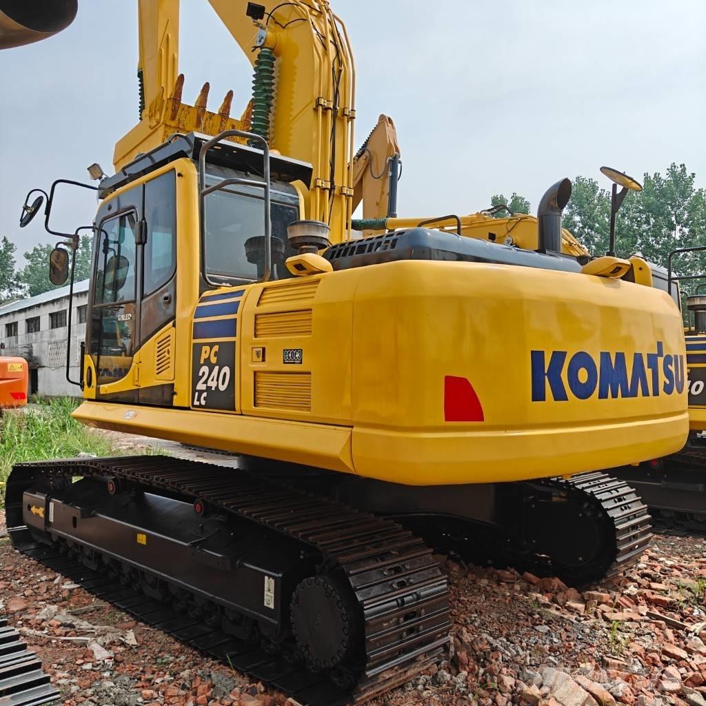 Komatsu 240-8 Εκσκαφείς με ερπύστριες
