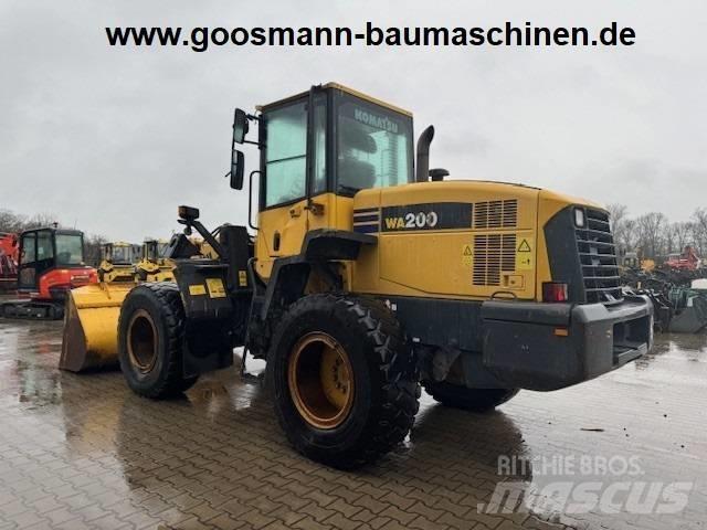 Komatsu WA 200 Φορτωτές με λάστιχα (Τροχοφόροι)