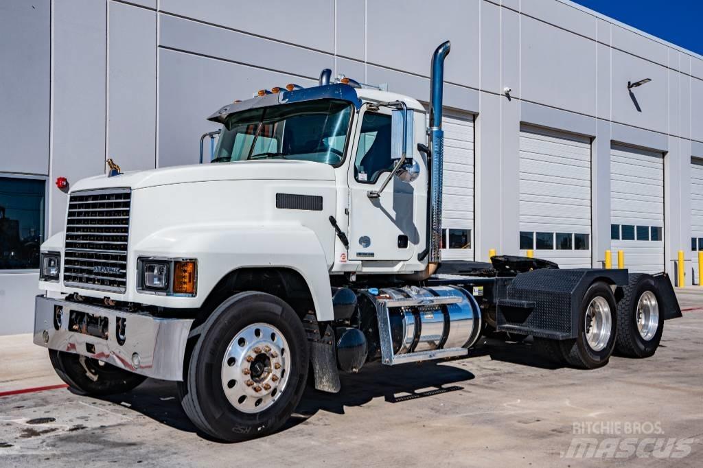 Mack Pinnacle Τράκτορες