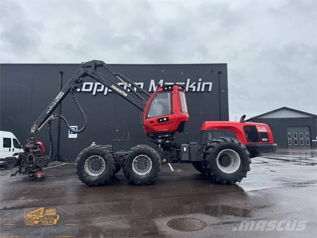 Komatsu 951 Θεριζοαλωνιστικές μηχανές