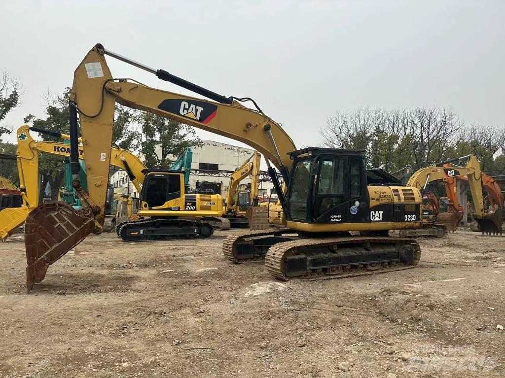 CAT 323D Εκσκαφείς με ερπύστριες
