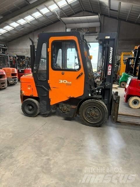 Doosan FD30 Πετρελαιοκίνητα Κλαρκ