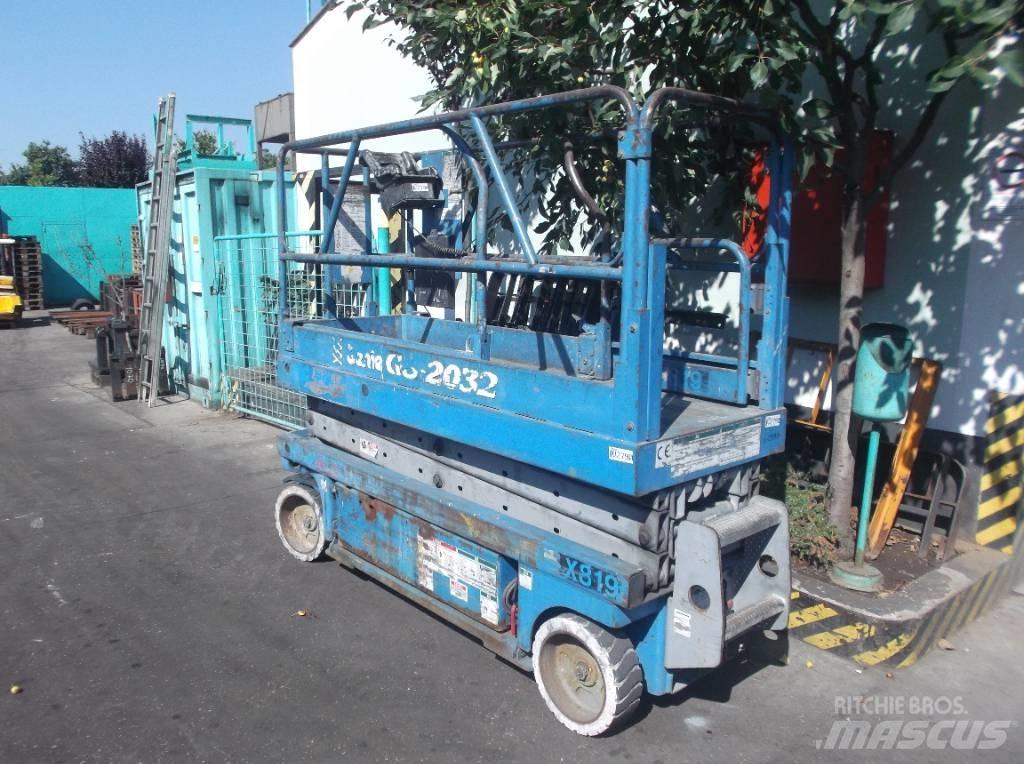 Genie GS 2032    V-2790 Ανυψωτήρες με κατακόρυφους πυλώνες