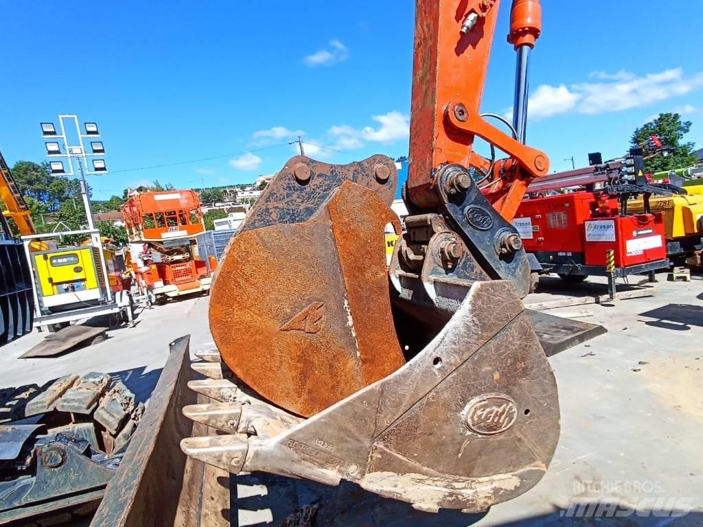 Hitachi ZX 135 US-6 Εκσκαφείς με ερπύστριες