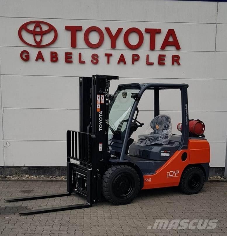 Toyota 02-8FGJF35 Περονοφόρα ανυψωτικά κλαρκ με φυσικό αέριο LPG