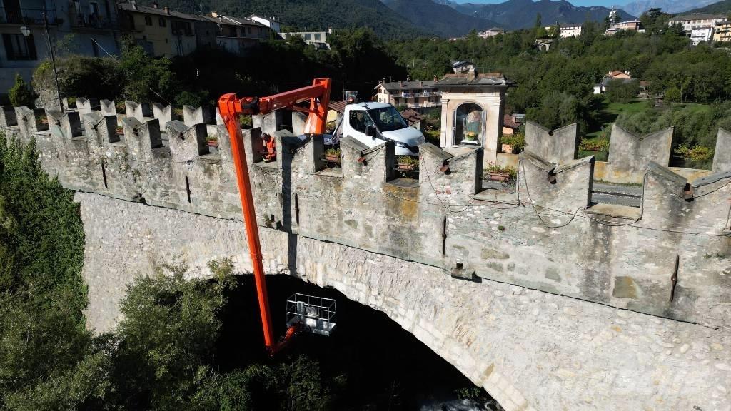 APS TB22-9 "Up&Down" Εναέριες πλατφόρμες τοποθετημένες σε φορτηγό