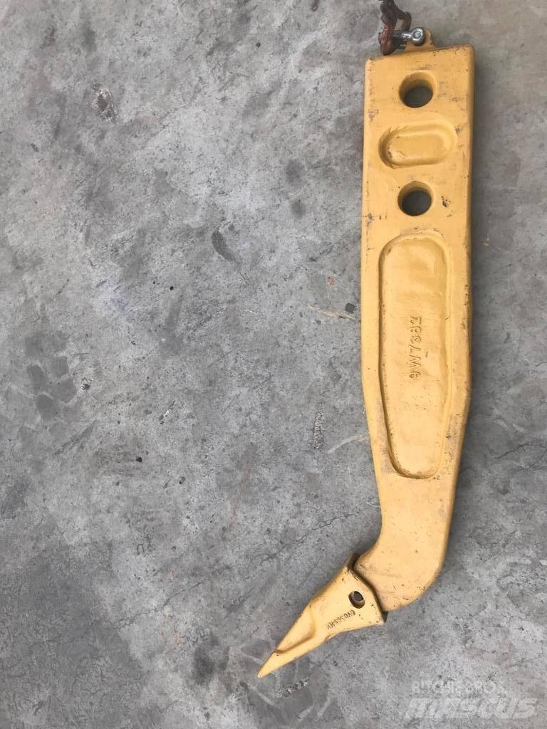 Komatsu D65 Shank Εκχερσωτές
