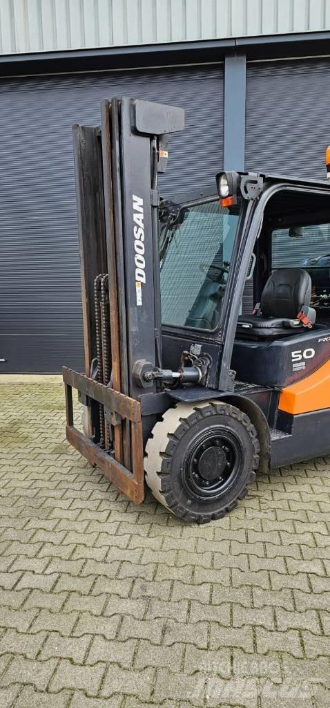 Doosan G50SC-5 Περονοφόρα ανυψωτικά κλαρκ με φυσικό αέριο LPG