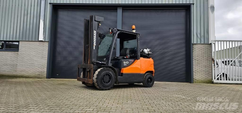 Doosan G50SC-5 Περονοφόρα ανυψωτικά κλαρκ με φυσικό αέριο LPG
