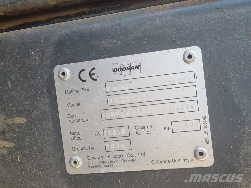 Doosan DX 225 Εκσκαφείς με ερπύστριες