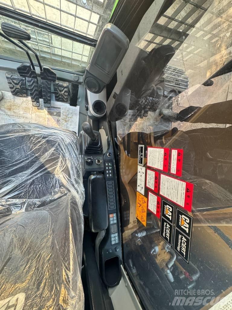 CAT 330 D L Εκσκαφείς με ερπύστριες