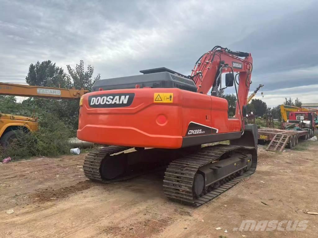 Doosan DX 225 Εκσκαφείς με ερπύστριες
