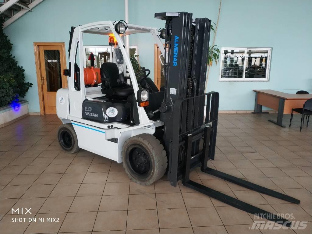 Nissan UGD-30 Περονοφόρα ανυψωτικά κλαρκ με φυσικό αέριο LPG