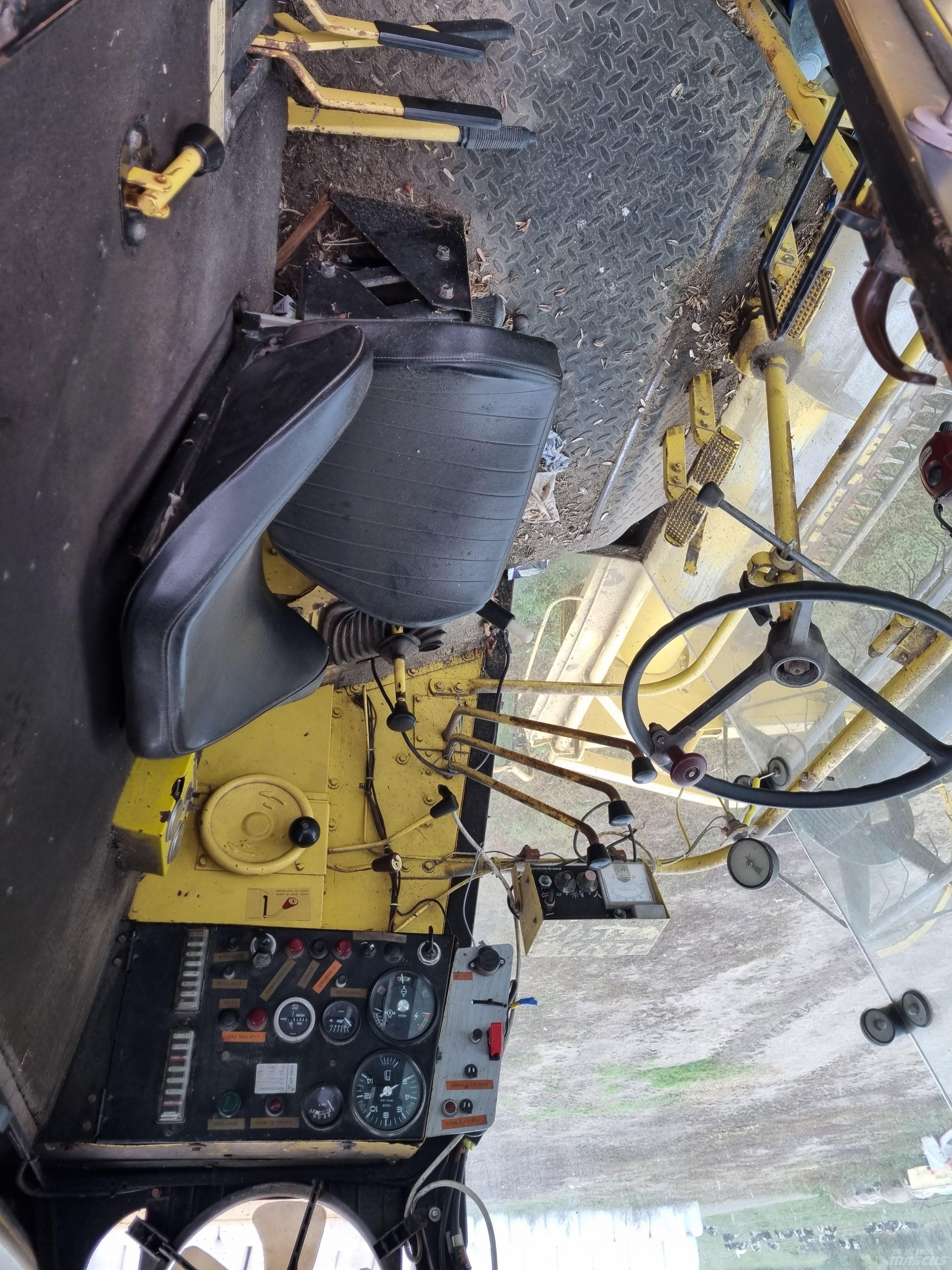 New Holland 8050 Θεριζοαλωνιστικές μηχανές
