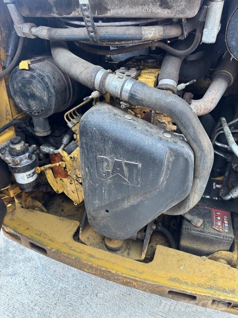 CAT 216 B 3 Φορτωτάκια