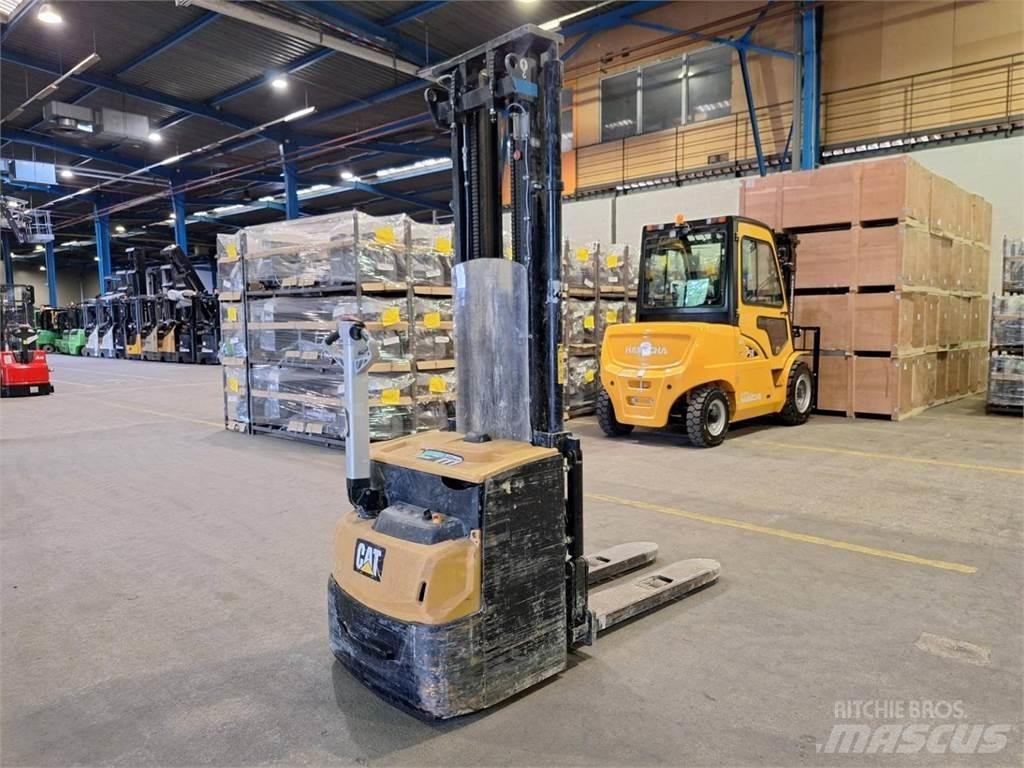 CAT NSP16N2 Παλετοφόρα πεζού χειριστή με ιστό