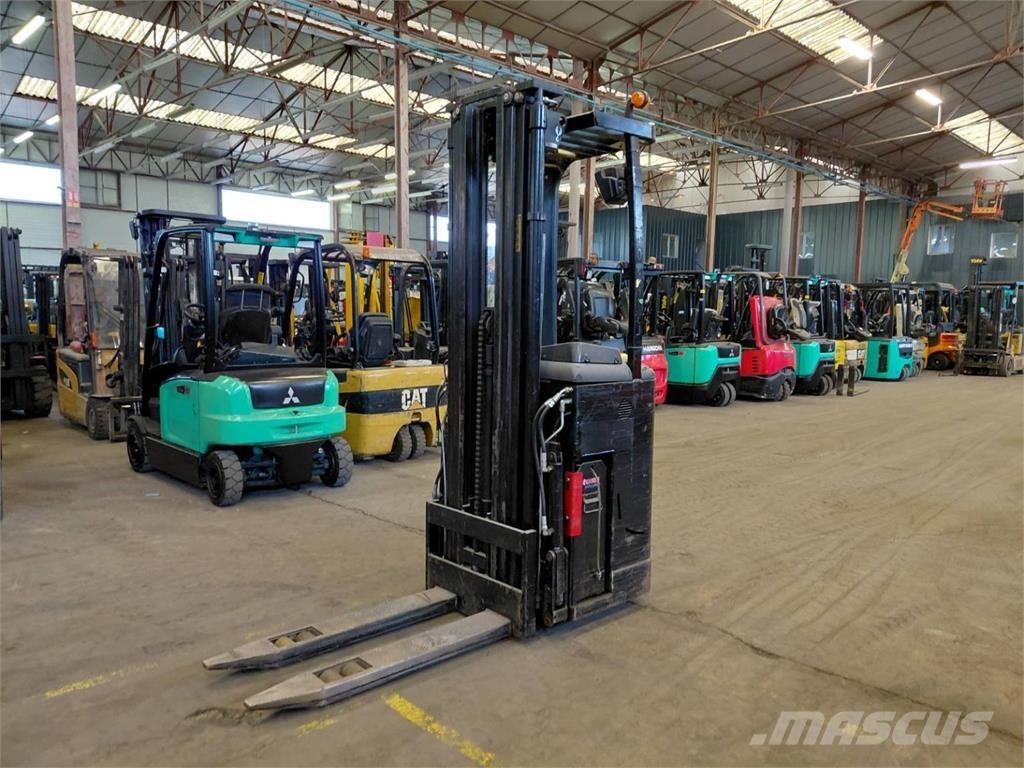 CAT NSR16N Ηλεκτρικά παλετοφόρα με ιστό