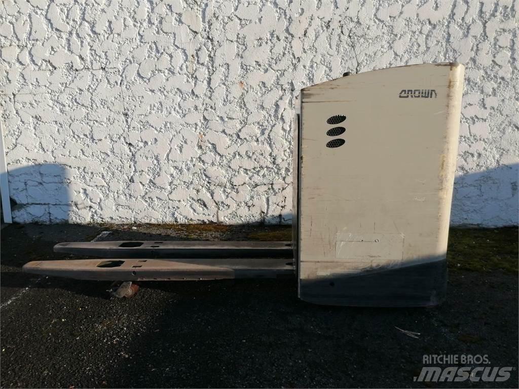 Crown RT4000 Ηλεκτρικά παλετοφόρα με ιστό