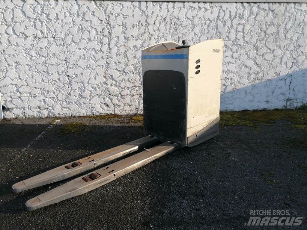 Crown RT4000 Ηλεκτρικά παλετοφόρα με ιστό