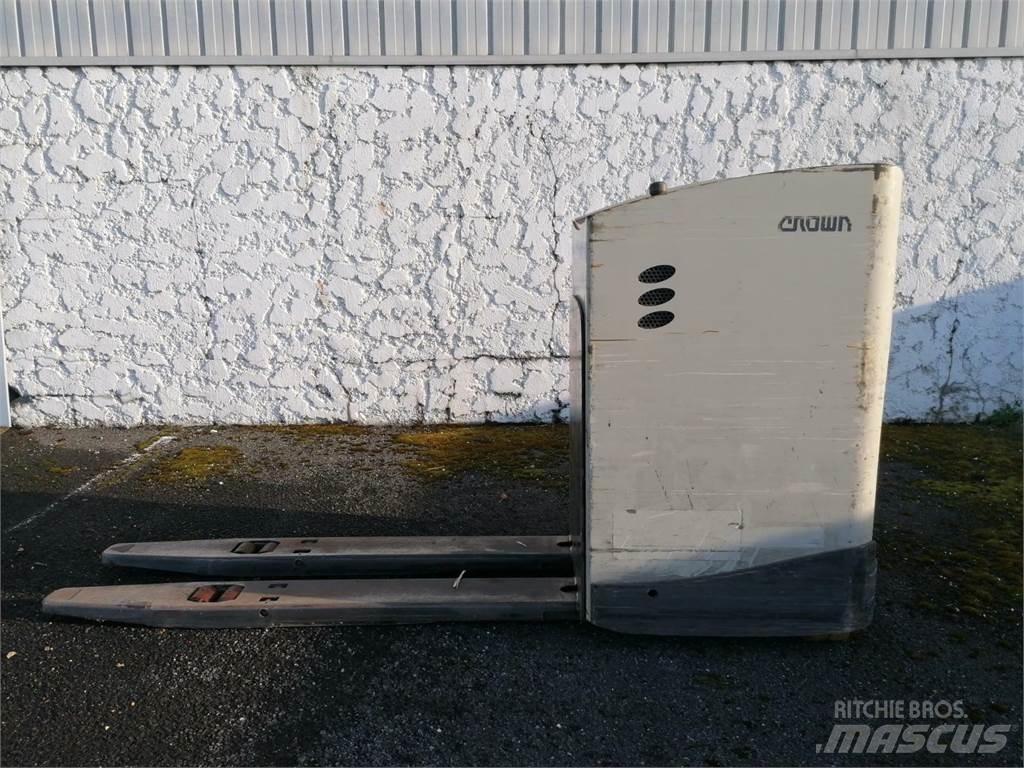 Crown RT4000 Ηλεκτρικά παλετοφόρα με ιστό