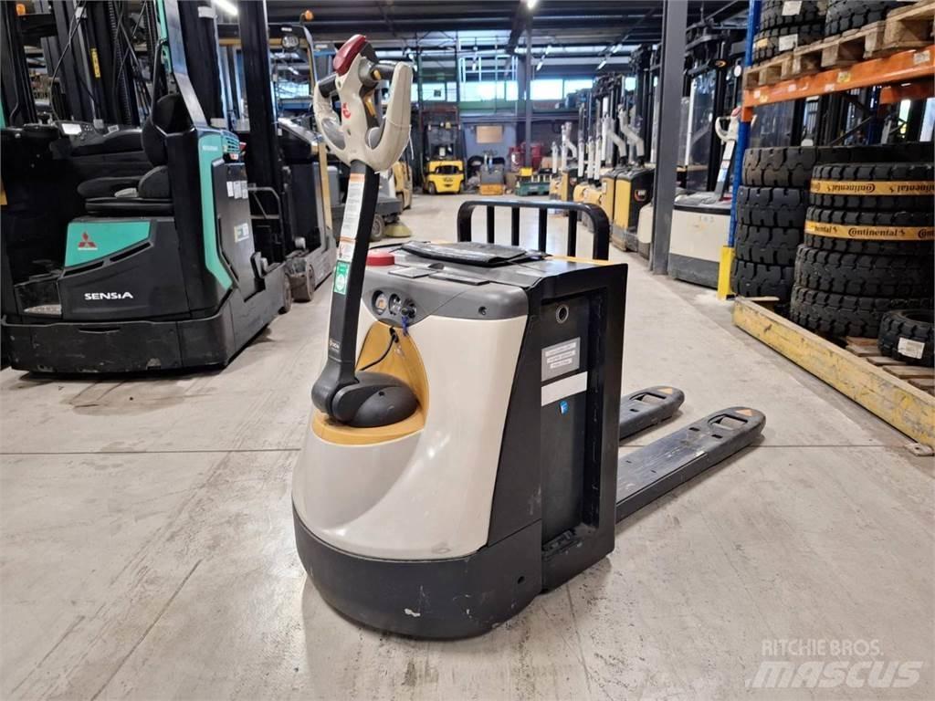 Crown WP3080 Παλετοφόρα πεζού χειριστή με ιστό