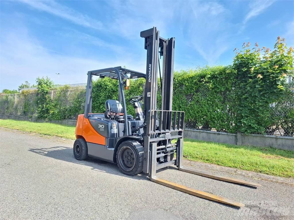 Doosan D30S 5 Περονοφόρα ανυψωτικά κλαρκ - άλλα