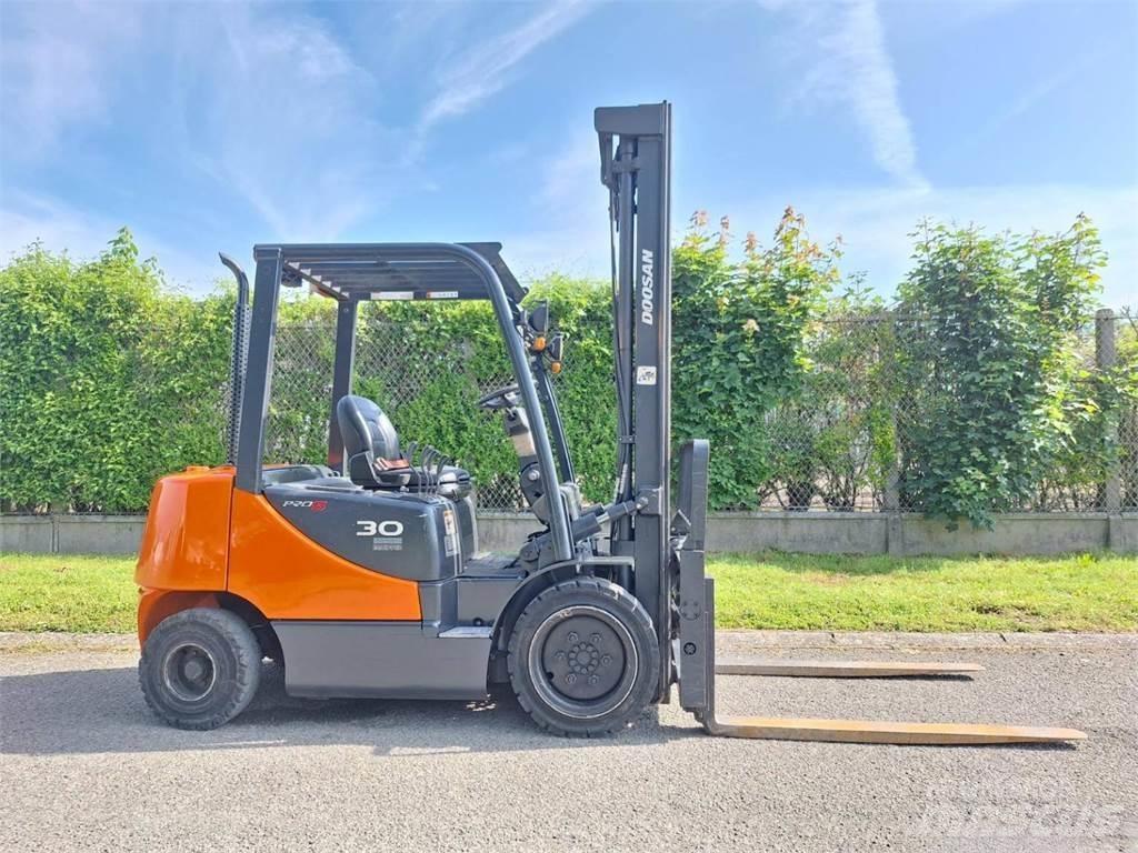 Doosan D30S 5 Περονοφόρα ανυψωτικά κλαρκ - άλλα