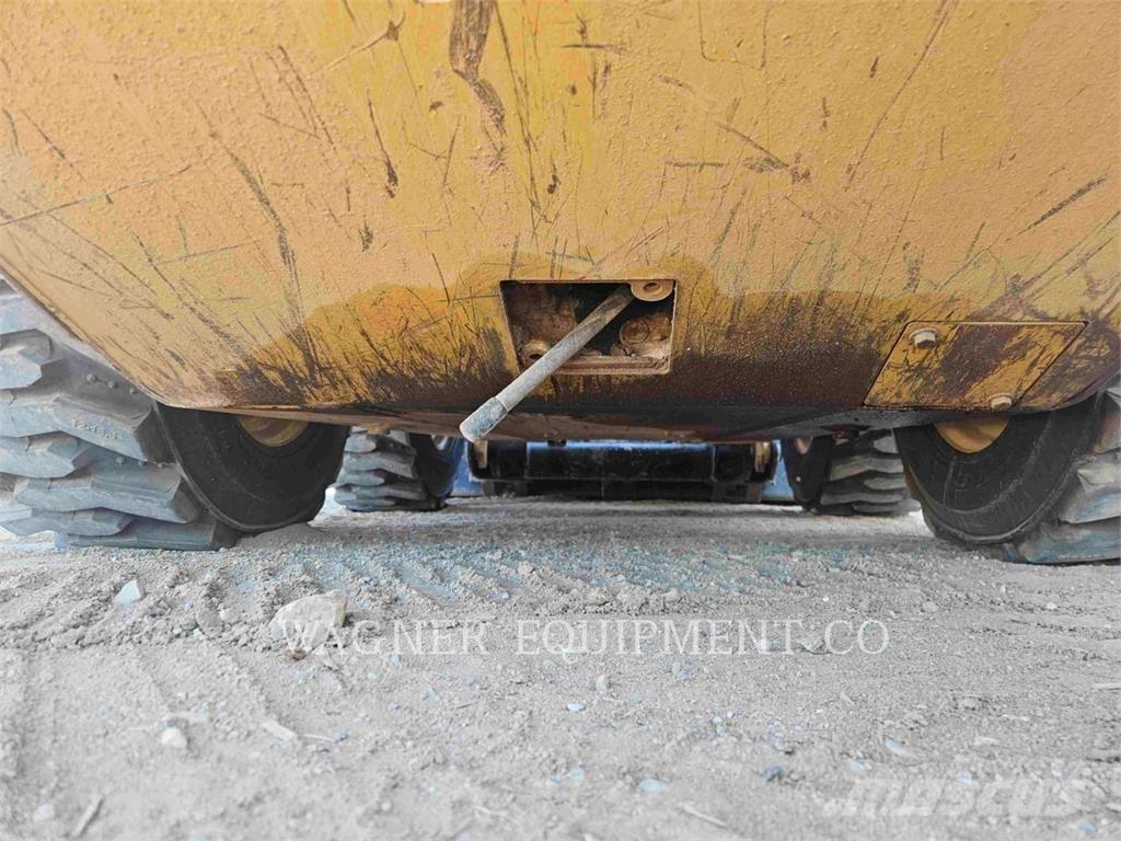 CAT 236D3 Φορτωτάκια