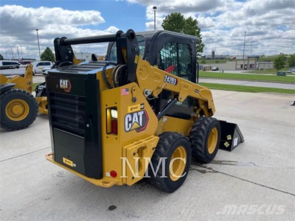 CAT 242D3 Φορτωτάκια