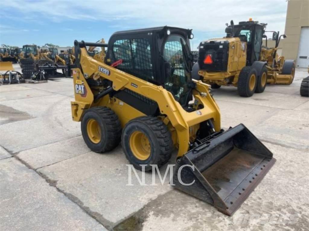 CAT 242D3 Φορτωτάκια