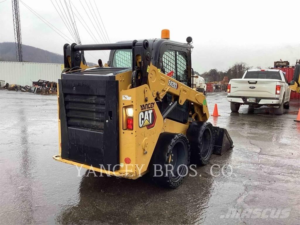 CAT 242D3 AC Φορτωτάκια