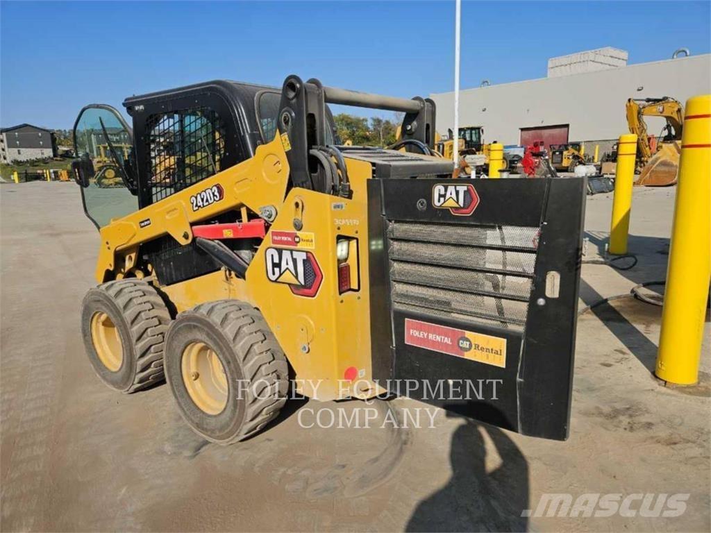 CAT 242D3STD2C Φορτωτάκια