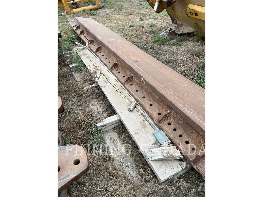 CAT 24M Πτερύγια