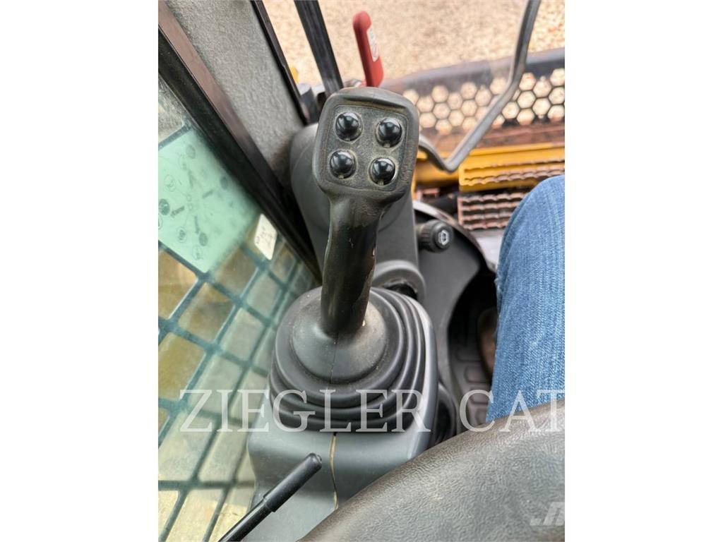 CAT 272D2 Φορτωτάκια