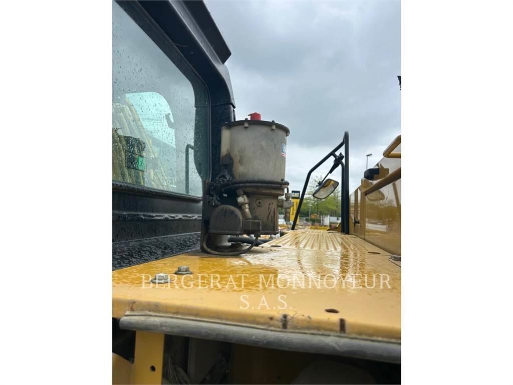 CAT 320 Εκσκαφείς με ερπύστριες
