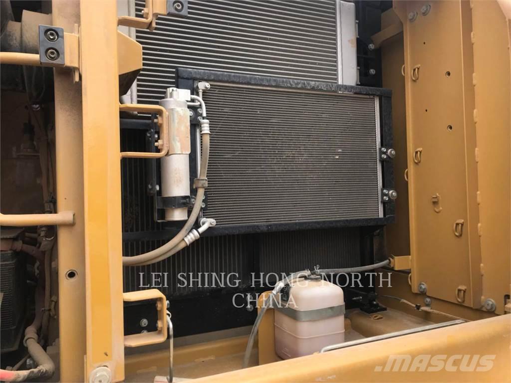 CAT 320D2 Εκσκαφείς με ερπύστριες