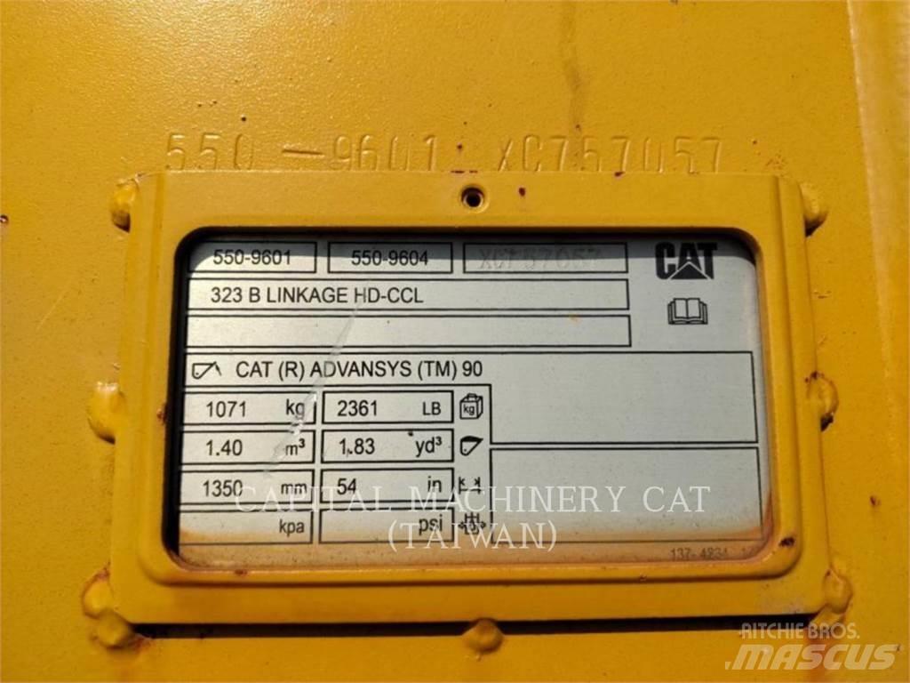 CAT 323 Κουβάδες