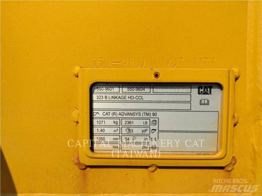 CAT 323 Κουβάδες