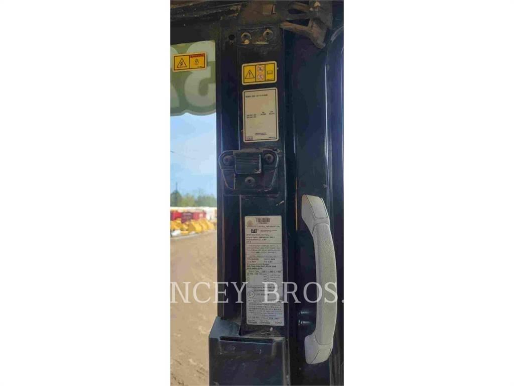 CAT 323 Εκσκαφείς με ερπύστριες