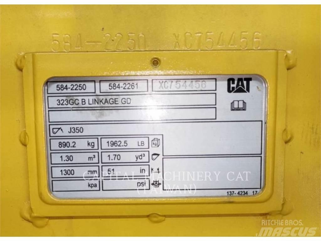 CAT 323GC Κουβάδες