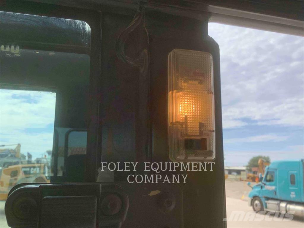 CAT 326FL9 Εκσκαφείς με ερπύστριες