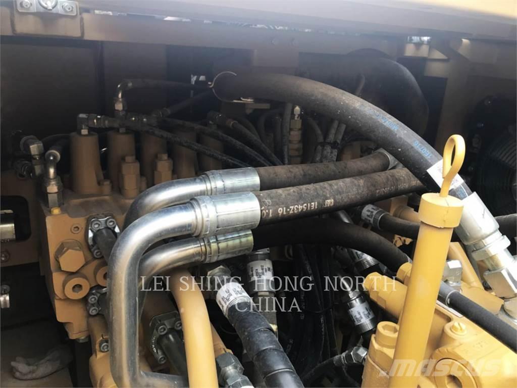 CAT 330D2L Εκσκαφείς με ερπύστριες