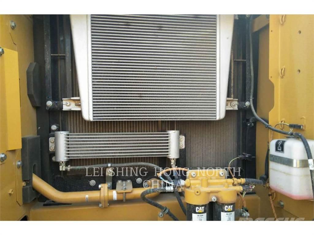 CAT 330D2L Εκσκαφείς με ερπύστριες