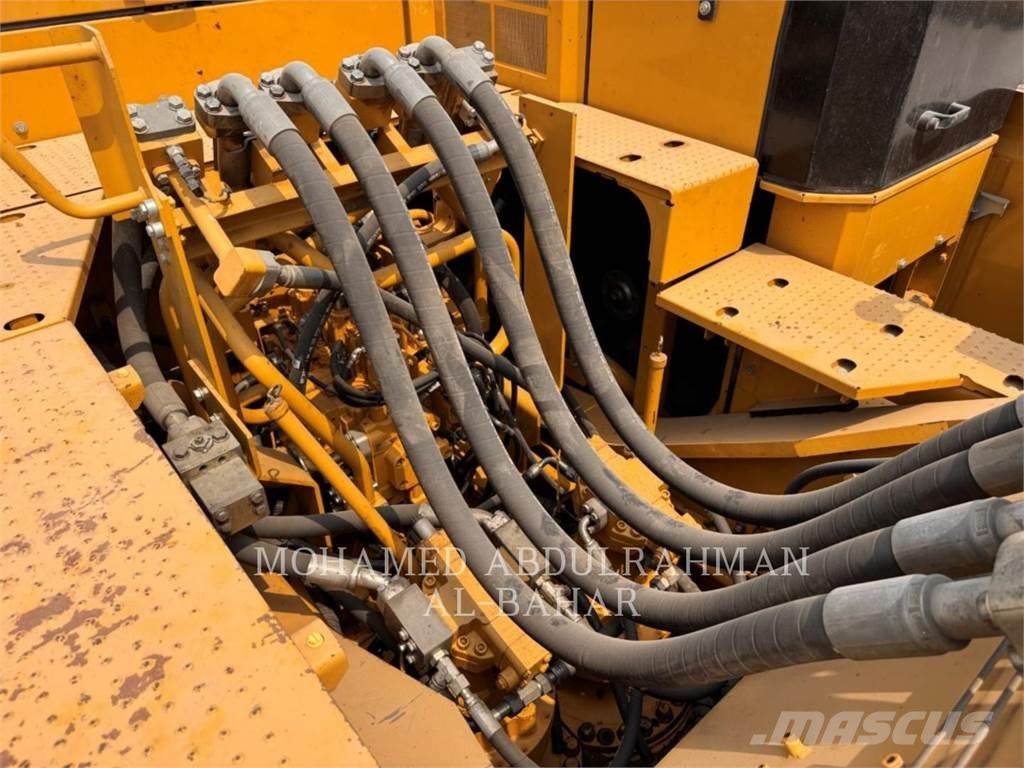 CAT 374 Εκσκαφείς με ερπύστριες