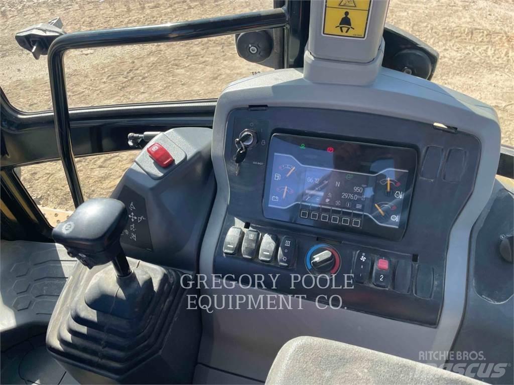 CAT 43007 Εκσκαφείς Φορτωτές τύπου JCB