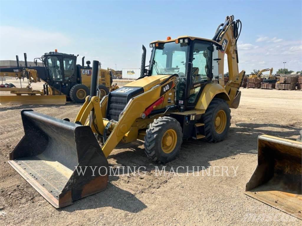 CAT 440 Εκσκαφείς Φορτωτές τύπου JCB