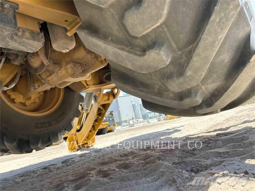 CAT 440 Εκσκαφείς Φορτωτές τύπου JCB