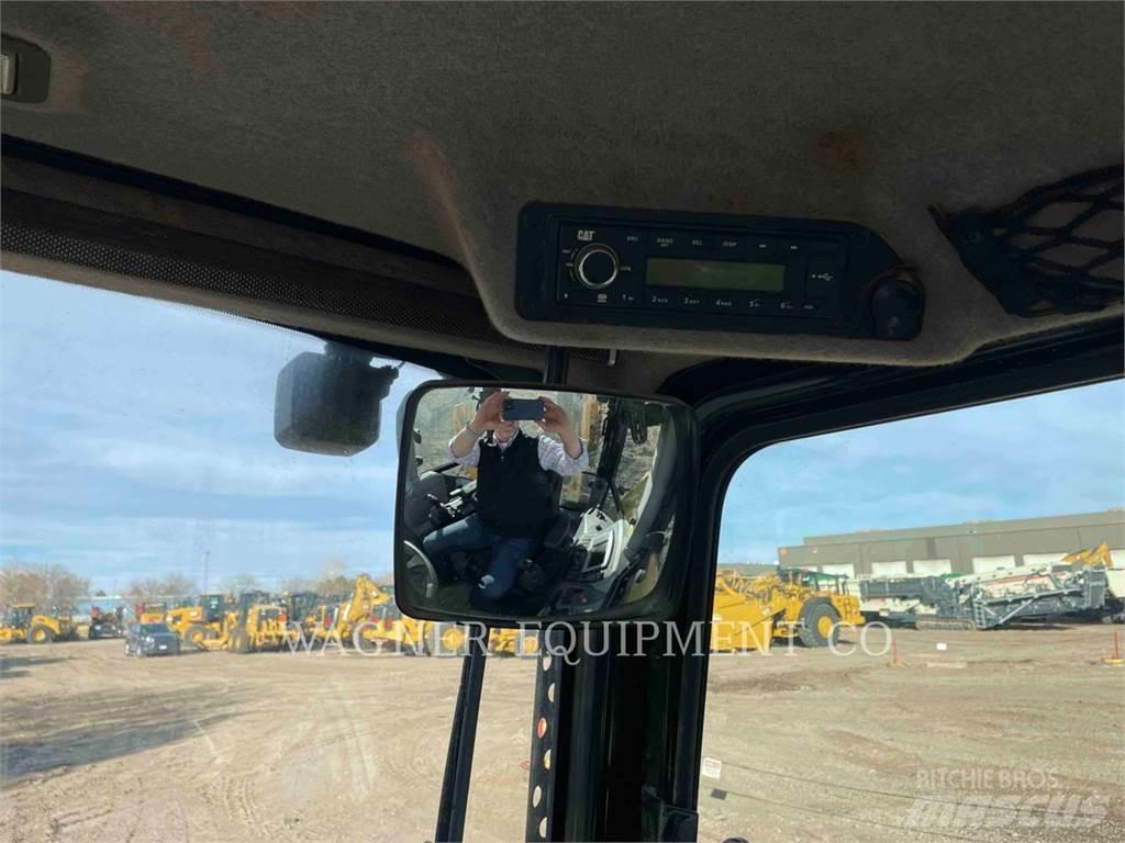 CAT 440 Εκσκαφείς Φορτωτές τύπου JCB