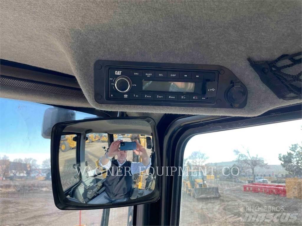 CAT 440 Εκσκαφείς Φορτωτές τύπου JCB