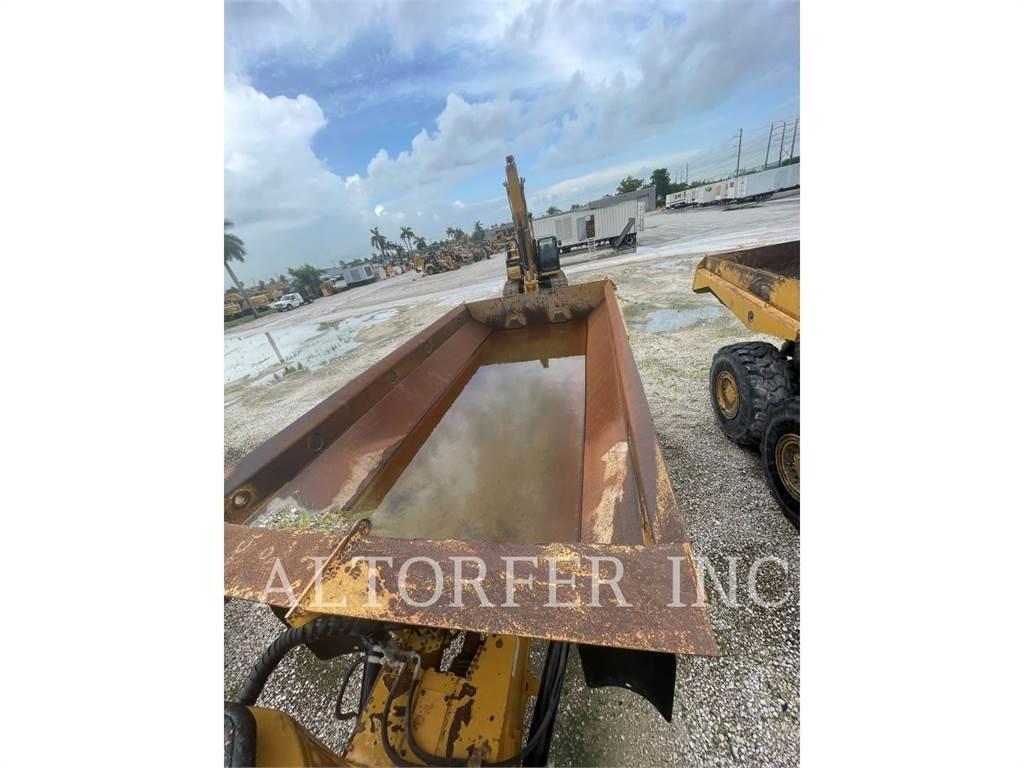 CAT 725C2 Σπαστό Dump Truck ADT